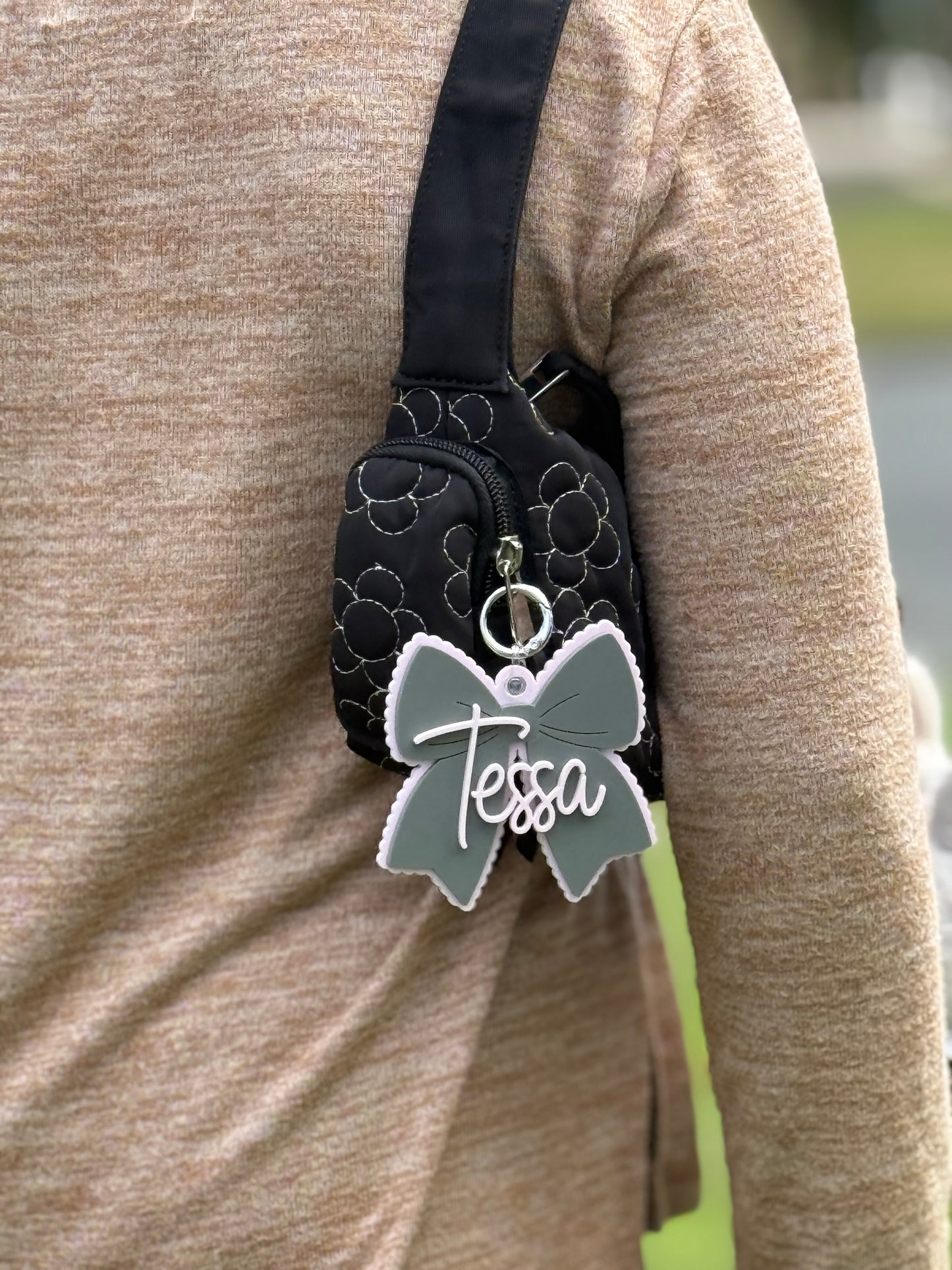 Scallop Bow Bag Tag