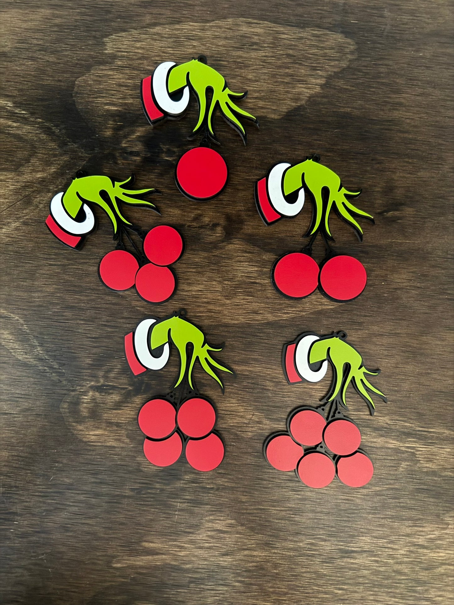 Personalized Grinch Hand Family Ornament – Custom Christmas Tree Decoration